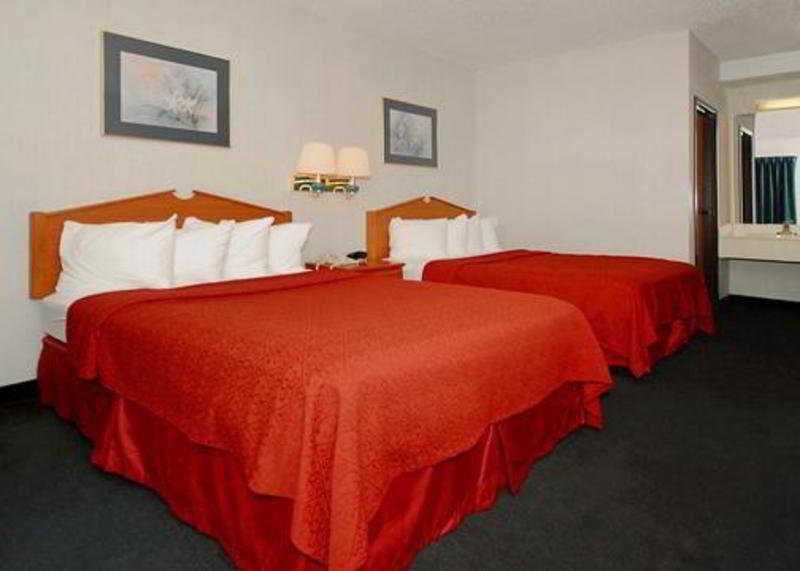 Quality Inn Us65 & E Battlefield Rd Springfield Room photo